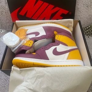 Nike Air Jordan 1 High Gold Bordeaux